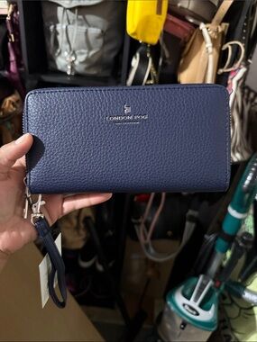 NWT London Fog Navy Pebbled Zip Wallet with Wrist Strap